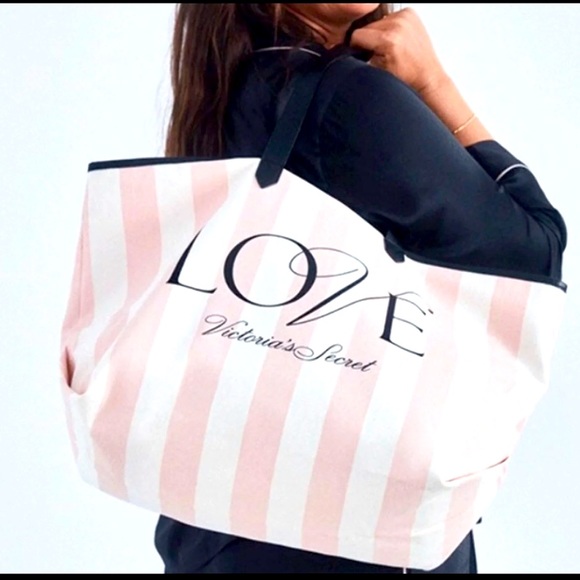 🛍️🛍️VICTORIA’S SECRET 💖LOVE TOTE💖NWT - Picture 2 of 6